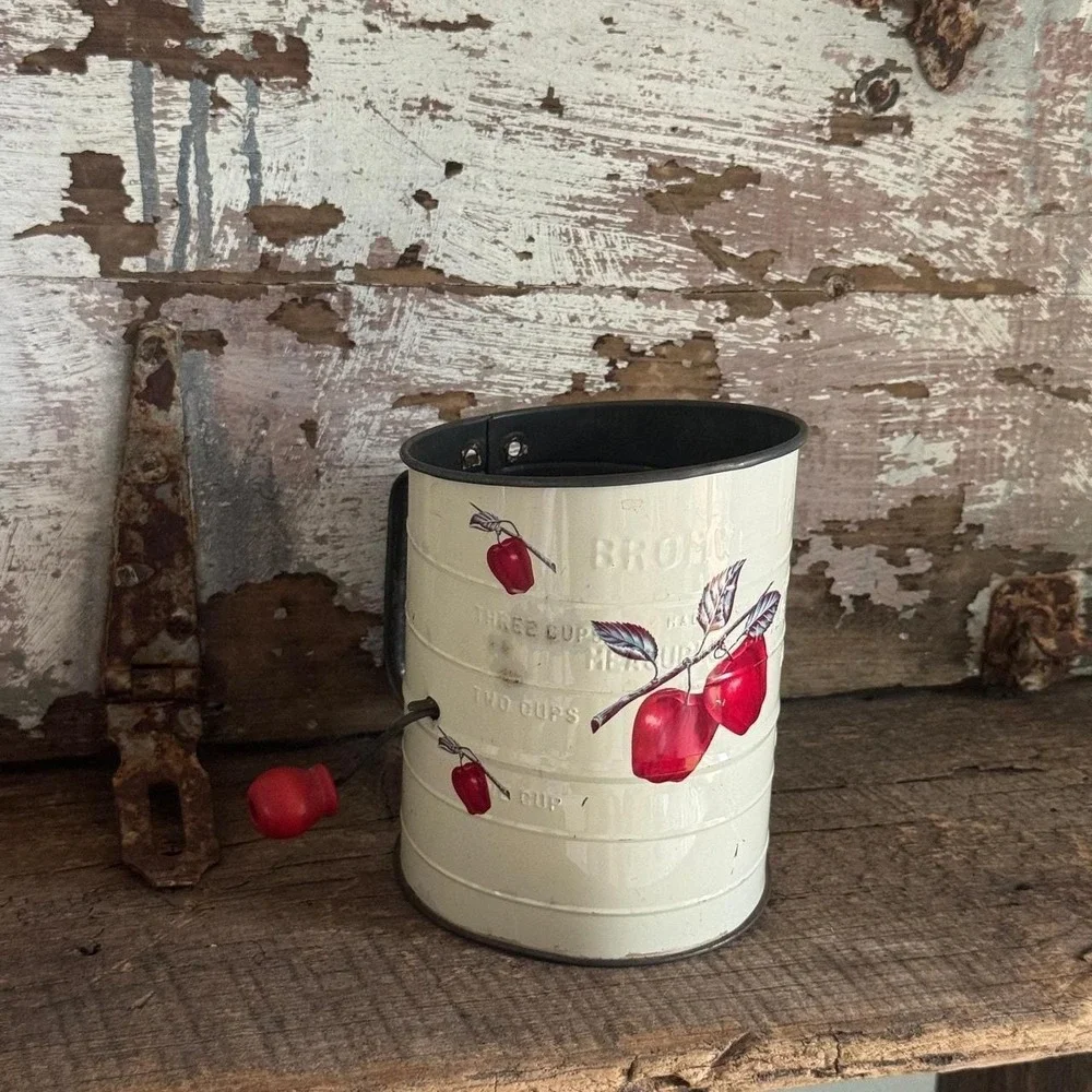 Vintage Bromwell's 3 Cup Flour Sifter Cream Red Apple Graphic Hand Crank Metal